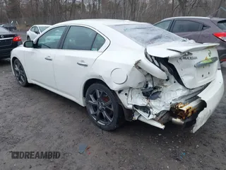 2014 Nissan Maxima S z VIN 1N4AA5AP4EC484583, wystawiony jako IAAI lot #41972065 z przebiegiem 173 332 mil mil oraz . Historia ofert i sprzedaży dostępna na DreamBid. Obrazek 3.