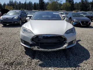 2014 Tesla Model S 60 with VIN 5YJSA1H12EFP51909, listed as a Copart auction lot 55489705 with Not Provided miles and Clean Title. Bid and sale history available at DreamBid. Image 5.