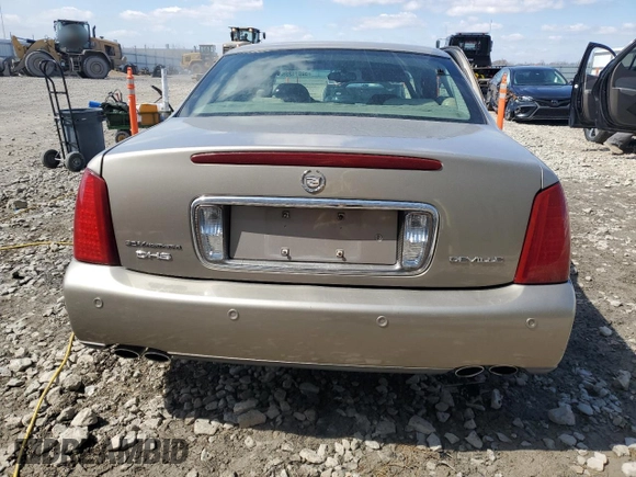 2002 Cadillac DeVille DHS z VIN 1G6KE57Y32U107755, wystawiony jako Copart lot #52811235 z przebiegiem 111 141 mil mil oraz Nie do naprawy. Historia ofert i sprzedaży dostępna na DreamBid. Obrazek 6.