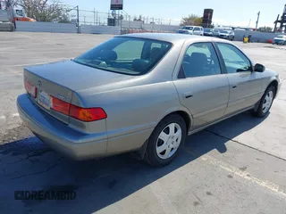 2000 Toyota Camry CE z VIN JT2BG22K4Y0394606, wystawiony jako IAAI lot #42342175 z przebiegiem 245 616 mil mil oraz . Historia ofert i sprzedaży dostępna na DreamBid. Obrazek 4.