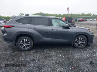 2021 Toyota Highlander XLE with VIN 5TDGZRBH3MS077976, listed as a IAAI auction lot 42265085 with 60,828 mi miles and . Bid and sale history available at DreamBid. Image 13.