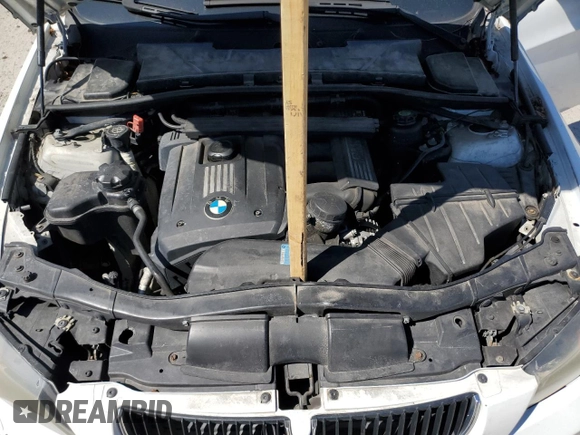 2007 BMW 3 Series 328i z VIN WBAVA33557KX83131, wystawiony jako Copart lot #53521235 z przebiegiem 119 940 mil mil oraz Czysty tytuł • Clean title. Historia ofert i sprzedaży dostępna na DreamBid. Obrazek 11.