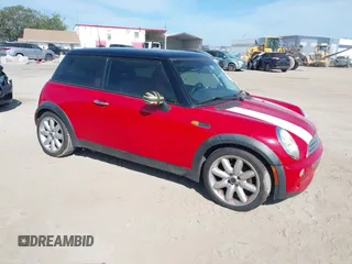 2006 MINI Hardtop with VIN WMWRC33506TK17012, listed as a IAAI auction lot 42076648 with 101,852 mi miles and . Bid and sale history available at DreamBid. Image 1.