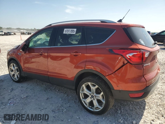2019 Ford Escape Titanium z VIN 1FMCU9J90KUC24993, wystawiony jako Copart lot #61917895 z przebiegiem 57 101 mil mil oraz Czysty tytuł • Clean title. Historia ofert i sprzedaży dostępna na DreamBid. Obrazek 2.