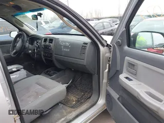 2007 Dodge Dakota SLT z VIN 1D7HW48K77S129162, wystawiony jako IAAI lot #41842077 z przebiegiem 186 172 mil mil oraz . Historia ofert i sprzedaży dostępna na DreamBid. Obrazek 5.