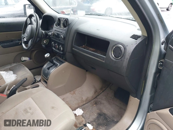 2013 Jeep Patriot Latitude with VIN 1C4NJPFB7DD251536, listed as a IAAI auction lot 41985457 with 165,875 mi miles. Bid and sale history available at carsss.com. Image 5.