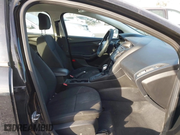 2016 Ford Focus SE z VIN 1FADP3FEXGL310270, wystawiony jako IAAI lot #40956503 z przebiegiem 156 812 mil mil oraz . Historia ofert i sprzedaży dostępna na DreamBid. Obrazek 5.
