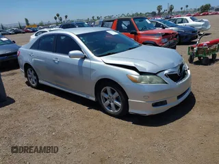 2008 Toyota Camry LE z VIN 4T1BE46K08U775764, wystawiony jako IAAI lot #42305462 z przebiegiem 107 851 mil mil oraz . Historia ofert i sprzedaży dostępna na DreamBid. Obrazek 1.