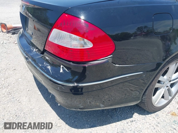 2006 Mercedes-Benz CLK 350 z VIN WDBTK56H46F191847, wystawiony jako IAAI lot #42675347 z przebiegiem 106 806 mil mil oraz . Historia ofert i sprzedaży dostępna na DreamBid. Obrazek 6.