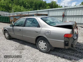 2000 Toyota Camry CE z VIN 4T1BG22K5YU013891, wystawiony jako Copart lot #56693255 z przebiegiem 248 922 mil mil oraz Szkoda całkowita • Salvage title. Historia ofert i sprzedaży dostępna na DreamBid. Obrazek 2.