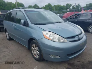 2008 Toyota Sienna XLE z VIN 5TDZK22C38S117648, wystawiony jako IAAI lot #42305609 z przebiegiem 231 156 mil mil oraz . Historia ofert i sprzedaży dostępna na DreamBid. Obrazek 1.