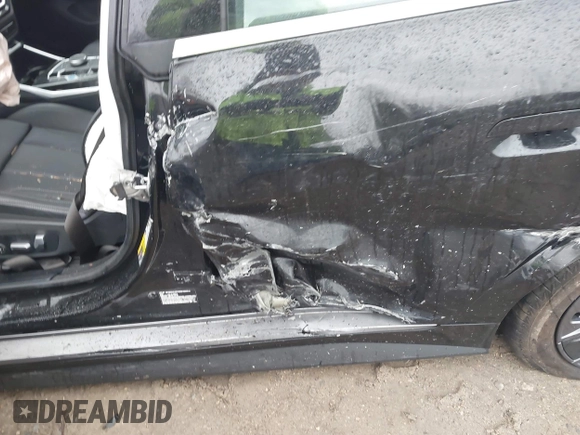 2023 BMW i4 eDrive35 z VIN WBY43AW03PFP82824, wystawiony jako IAAI lot #41468805 z przebiegiem 9 mil mil oraz . Historia ofert i sprzedaży dostępna na DreamBid. Obrazek 15.
