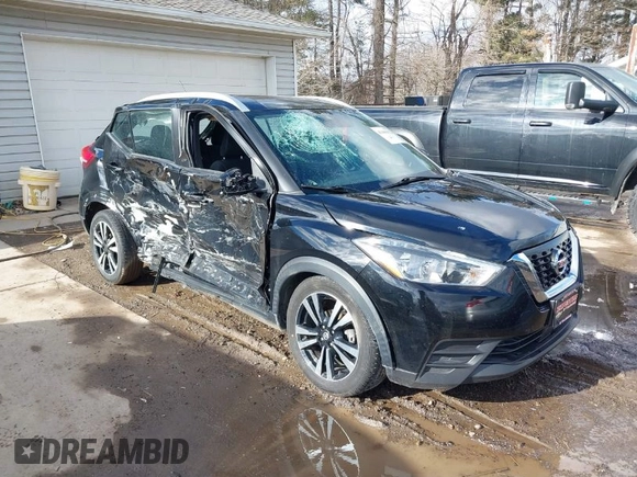 2020 Nissan Kicks SV z VIN 3N1CP5CV5LL496923, wystawiony jako IAAI lot #41440962 z przebiegiem 89 782 mil mil oraz . Historia ofert i sprzedaży dostępna na DreamBid. Obrazek 1.