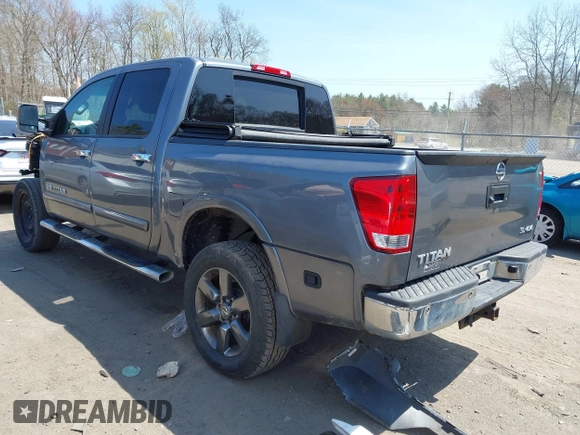 2015 Nissan Titan SV z VIN 1N6AA0EC4FN500837, wystawiony jako IAAI lot #42004647 z przebiegiem 140 603 mil mil oraz . Historia ofert i sprzedaży dostępna na DreamBid. Obrazek 3.