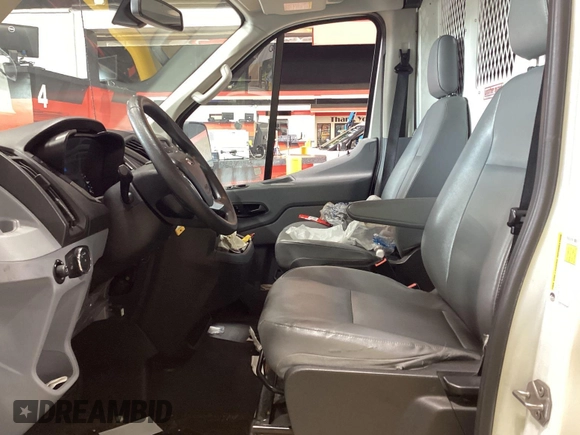 2019 Ford Transit z VIN 1FTYR2CM1KKA32062, wystawiony jako IAAI lot #42596475 z przebiegiem 151 369 mil mil oraz . Historia ofert i sprzedaży dostępna na DreamBid. Obrazek 10.