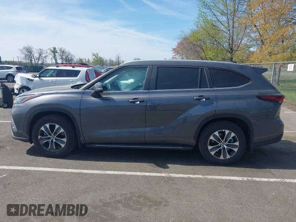 2024 Toyota Highlander LE z VIN 5TDKDRBH6RS552634, wystawiony jako IAAI lot #42086919 z przebiegiem 12 606 mil mil oraz . Historia ofert i sprzedaży dostępna na DreamBid. Obrazek 14.