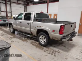 2005 Chevrolet Silverado 1500 LT with VIN 2GCEK13T951132388, listed as a IAAI auction lot 42069557 with 266,284 mi miles and . Bid and sale history available at DreamBid. Image 3.