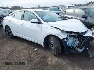 2025 Nissan Sentra SV z VIN 3N1AB8CV9SY228160, wystawiony jako IAAI lot #41625147 z przebiegiem 4 584 mil mil oraz . Historia ofert i sprzedaży dostępna na DreamBid. Obrazek 1.