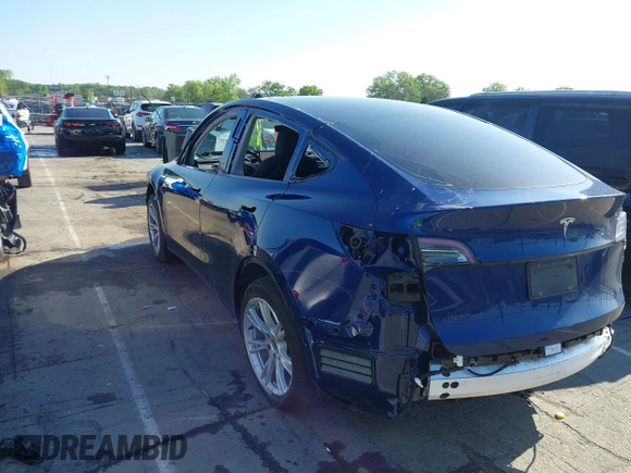 2023 Tesla Model Y Long Range with VIN 7SAYGDEE0PF762592, listed as a IAAI auction lot 41983933 with 28,510 mi miles and . Bid and sale history available at carsss.com. Image 3.