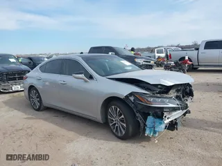 2019 Lexus ES with VIN 58ABZ1B12KU017330, listed as a IAAI auction lot 41277836 with 81,747 mi miles. Bid and sale history available at carsss.com. Image 1.