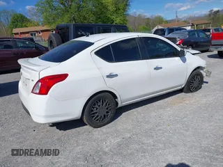 2019 Nissan Versa SV z VIN 3N1CN7AP1KL871615, wystawiony jako IAAI lot #42051338 z przebiegiem 108 364 mil mil oraz . Historia ofert i sprzedaży dostępna na DreamBid. Obrazek 4.