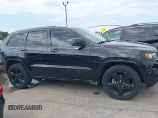 2015 Jeep Grand Cherokee Altitude z VIN 1C4RJFAGXFC659990, wystawiony jako IAAI lot #42331922 z przebiegiem 121 379 mil mil oraz . Historia ofert i sprzedaży dostępna na DreamBid. Obrazek 14.
