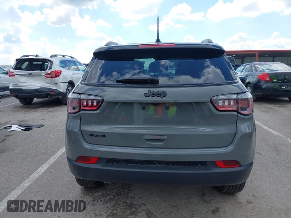 2024 Jeep Compass Latitude z VIN 3C4NJDBN4RT578170, wystawiony jako IAAI lot #42237990 z przebiegiem 17 265 mil mil oraz . Historia ofert i sprzedaży dostępna na DreamBid. Obrazek 17.