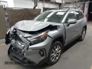2025 Toyota RAV4 XLE Premium z VIN 2T3A1RFV9SW522259, wystawiony jako IAAI lot #42101238 z przebiegiem 1 479 mil mil oraz . Historia ofert i sprzedaży dostępna na DreamBid. Obrazek 2.