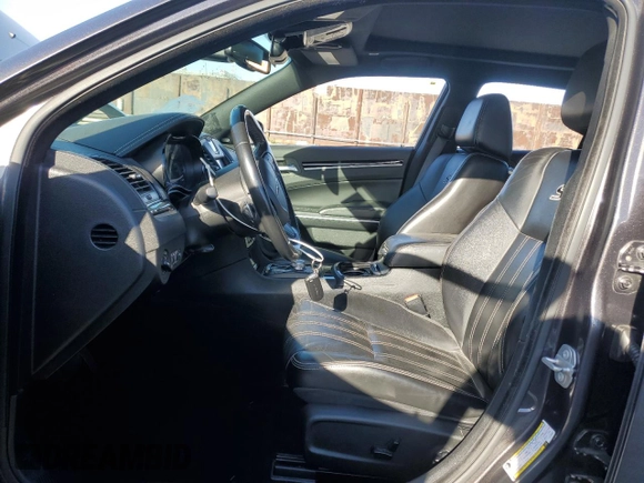 2020 Chrysler 300 S z VIN 2C3CCABG3LH158907, wystawiony jako Copart lot #49107695 z przebiegiem 70 204 mil mil oraz Szkody całkowita. Historia ofert i sprzedaży dostępna na DreamBid. Obrazek 7.