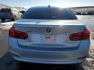 2018 BMW 3 Series 320i xDrive z VIN WBA8A3C56JA505736, wystawiony jako Copart lot #41780485 z przebiegiem 40 330 mil mil oraz Szkoda całkowita • Salvage title. Historia ofert i sprzedaży dostępna na DreamBid. Obrazek 6.