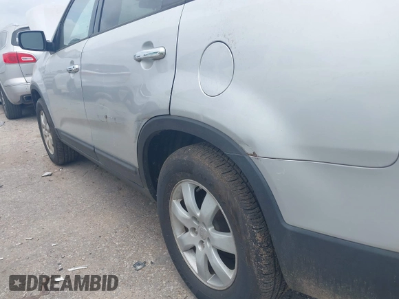 2012 Kia Sorento LX z VIN 5XYKT3A18CG201670, wystawiony jako IAAI lot #42305664 z przebiegiem 192 170 mil mil oraz . Historia ofert i sprzedaży dostępna na DreamBid. Obrazek 12.