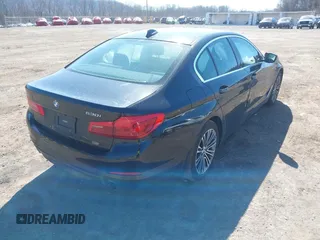 2019 BMW 5 Series 530i xDrive z VIN WBAJA7C57KWW27356, wystawiony jako IAAI lot #41711504 z przebiegiem 183 294 mil mil oraz . Historia ofert i sprzedaży dostępna na DreamBid. Obrazek 4.