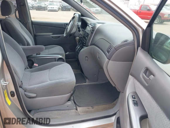 2006 Toyota Sienna CE with VIN 5TDZA23C46S415995, listed as a IAAI auction lot 42063692 with 267,209 mi miles. Bid and sale history available at carsss.com. Image 5.