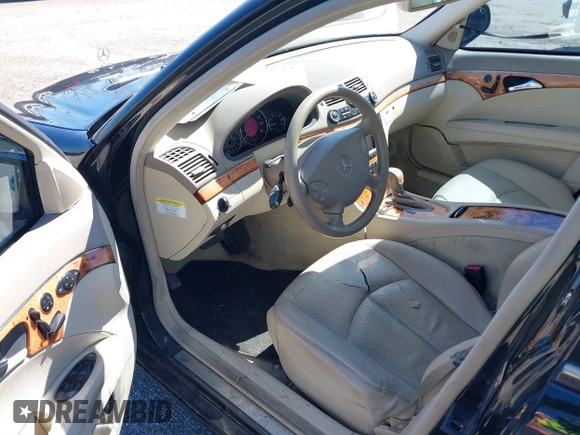 2006 Mercedes-Benz E-Class 3.5L with VIN WDBUF87JX6X181863, listed as a IAAI auction lot 41884272 with 195,315 mi miles. Bid and sale history available at carsss.com. Image 5.