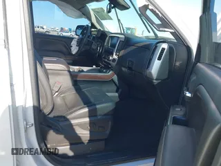 2017 GMC Sierra 1500 SLT z VIN 3GTU2NEC0HG304187, wystawiony jako IAAI lot #41973007 z przebiegiem Nie podano mil oraz . Historia ofert i sprzedaży dostępna na DreamBid. Obrazek 5.