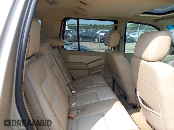 2006 Ford Explorer XLT with VIN 1FMEU738X6UA54701, listed as a IAAI auction lot 40302306 with 194,747 mi miles. Bid and sale history available at carsss.com. Image 8.