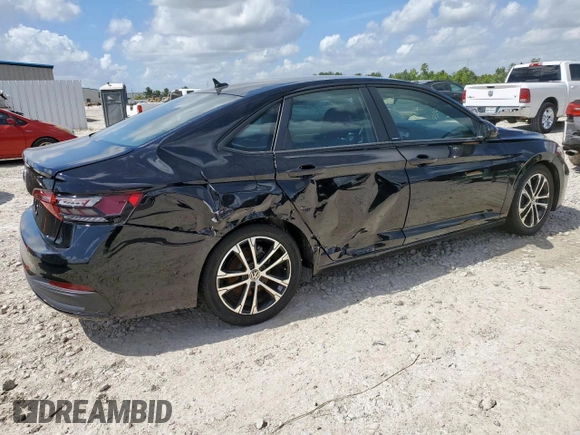 2024 Volkswagen Jetta Sport z VIN 3VWBM7BUXRM044634, wystawiony jako Copart lot #63899615 z przebiegiem 7 586 mil mil oraz Czysty tytuł • Clean title. Historia ofert i sprzedaży dostępna na DreamBid. Obrazek 3.