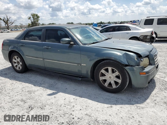 2005 Chrysler 300 Touring z VIN 2C3JA53G95H546536, wystawiony jako Copart lot #60667575 z przebiegiem 163 625 mil mil oraz Szkoda całkowita • Salvage title. Historia ofert i sprzedaży dostępna na DreamBid. Obrazek 4.
