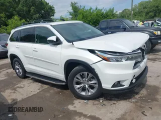 2015 Toyota Highlander XLE z VIN 5TDJKRFH6FS109178, wystawiony jako IAAI lot #42377319 z przebiegiem 105 608 mil mil oraz . Historia ofert i sprzedaży dostępna na DreamBid. Obrazek 1.
