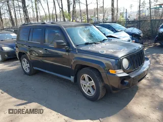 2008 Jeep Patriot Sport with VIN 1J8FT28W68D689674, listed as a IAAI auction lot 41918466 with 123,546 mi miles. Bid and sale history available at carsss.com. Image 1.
