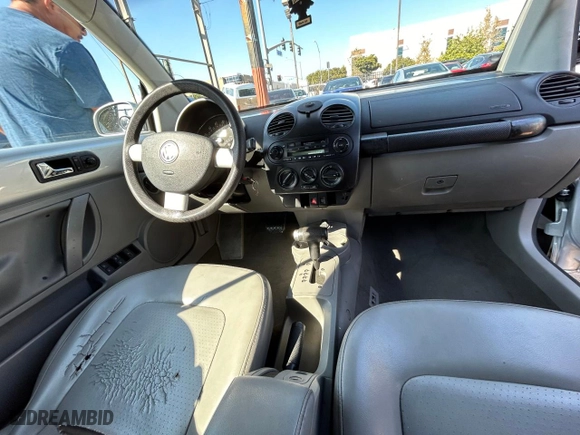 2003 Volkswagen New Beetle Convertible GLS with VIN 3VWCK21Y33M302680, listed as a Copart auction lot 76404034 with 124,203 mi miles and Clean Title. Bid and sale history available at carsss.com. Image 9.