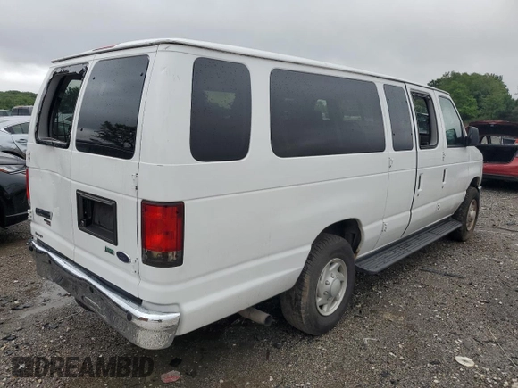 2013 Ford Econoline Passenger XL z VIN 1FBSS3BL2DDB19697, wystawiony jako Copart lot #65953484 z przebiegiem 111 055 mil mil oraz Szkoda całkowita • Salvage title. Historia ofert i sprzedaży dostępna na DreamBid. Obrazek 3.