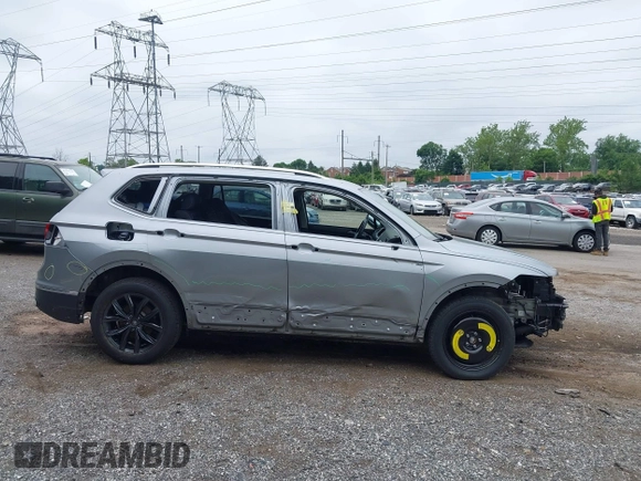 2022 Volkswagen Tiguan SE z VIN 3VV2B7AX0NM159615, wystawiony jako IAAI lot #42399370 z przebiegiem 25 352 mil mil oraz . Historia ofert i sprzedaży dostępna na DreamBid. Obrazek 17.