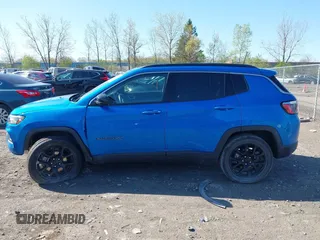 2022 Jeep Compass Latitude Lux with VIN 3C4NJDFBXNT129487, listed as a IAAI auction lot 42127106 with 18,360 mi miles and . Bid and sale history available at DreamBid. Image 14.