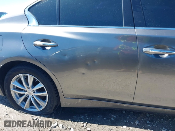 2015 Infiniti Q50 with VIN JN1BV7AR2FM423781, listed as a IAAI auction lot 41803765 with 72,623 mi miles. Bid and sale history available at carsss.com. Image 17.