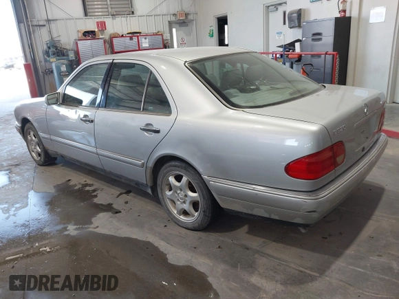 1999 Mercedes-Benz E-Class with VIN WDBJF82HXXX022432, listed as a IAAI auction lot 41793493 with 1 mi miles. Bid and sale history available at carsss.com. Image 3.