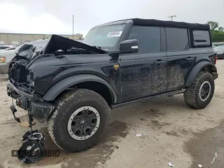 2022 Ford Bronco z VIN 1FMEE5DP0NLB60442, wystawiony jako Copart lot #55048945 z przebiegiem 13 454 mil mil oraz Szkoda całkowita • Salvage title. Historia ofert i sprzedaży dostępna na DreamBid. Obrazek 1.