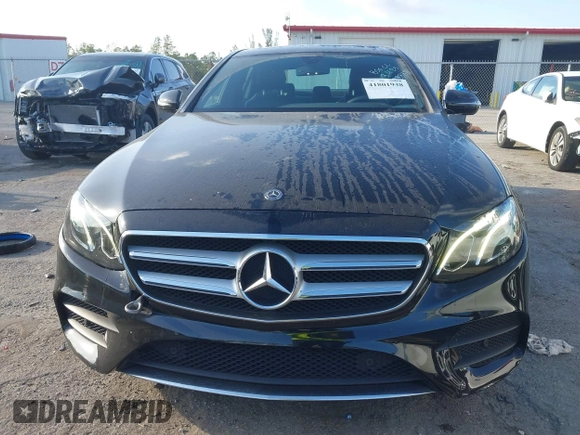 2018 Mercedes-Benz E-Class E 300 with VIN WDDZF4JB2JA328888, listed as a IAAI auction lot 41801938 with 33,470 mi miles. Bid and sale history available at carsss.com. Image 13.