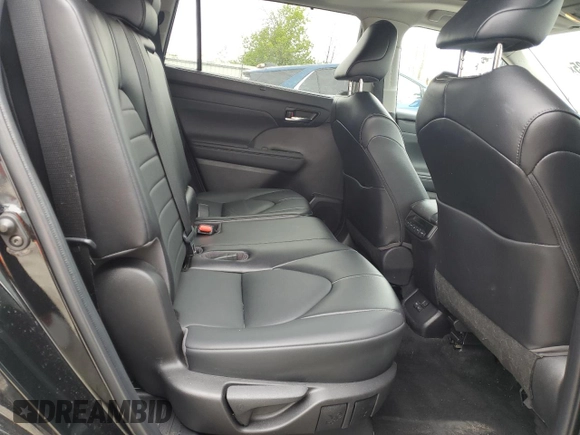 2022 Toyota Highlander XLE with VIN 5TDGZRBH6NS175420, listed as a Copart auction lot 57328585 with 47,962 mi miles and Salvage title. Bid and sale history available at DreamBid. Image 11.