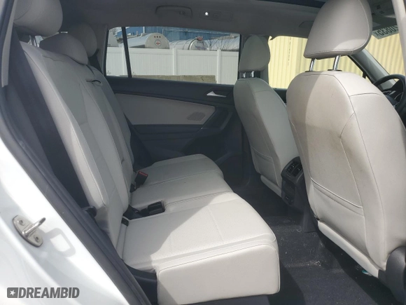 2020 Volkswagen Tiguan SE with VIN 3VV2B7AX0LM139555, listed as a Copart auction lot 51920835 with 43,631 mi miles and Salvage Title. Bid and sale history available at carsss.com. Image 11.